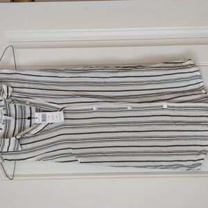 BCBGeneration  ladies XS sleeveless blouse. Black and white 100% Rayon